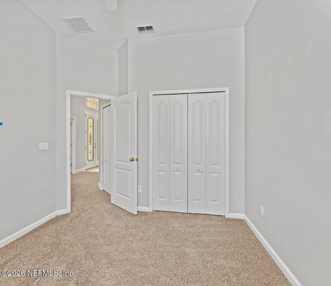 Photo of 153 OAK COMMON Avenue