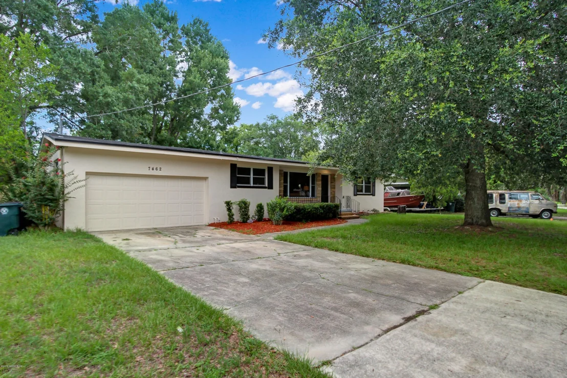 Photo of 7462 SPINOLA Road