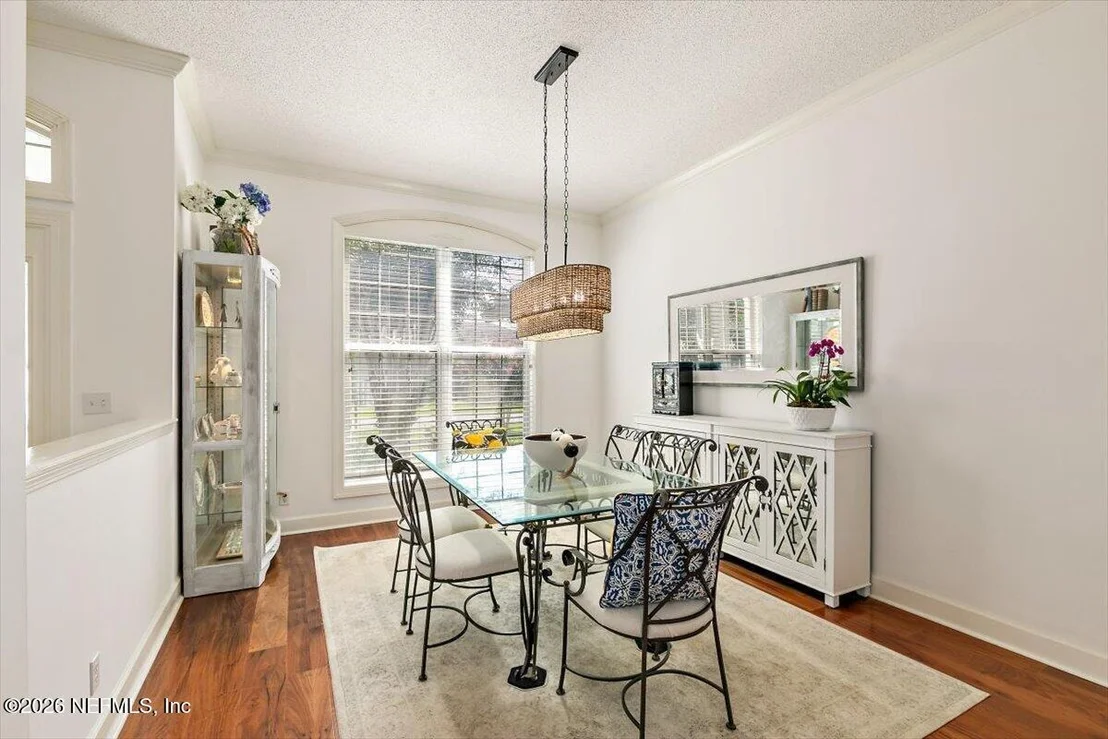 Photo of 525 SUNSET Drive