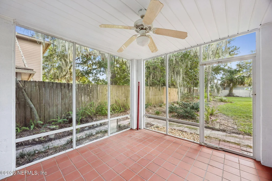 Photo of 930 RIVER Road