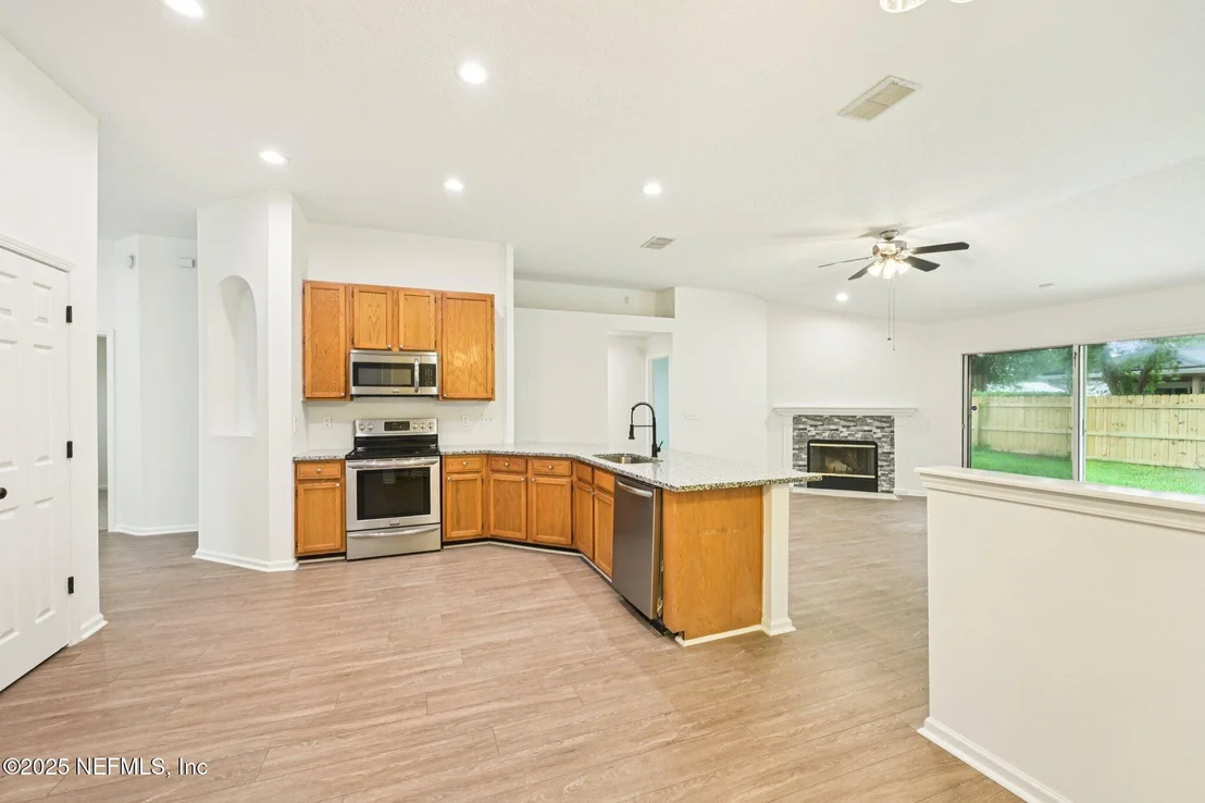 Photo of 8761 REDLEAF Court
