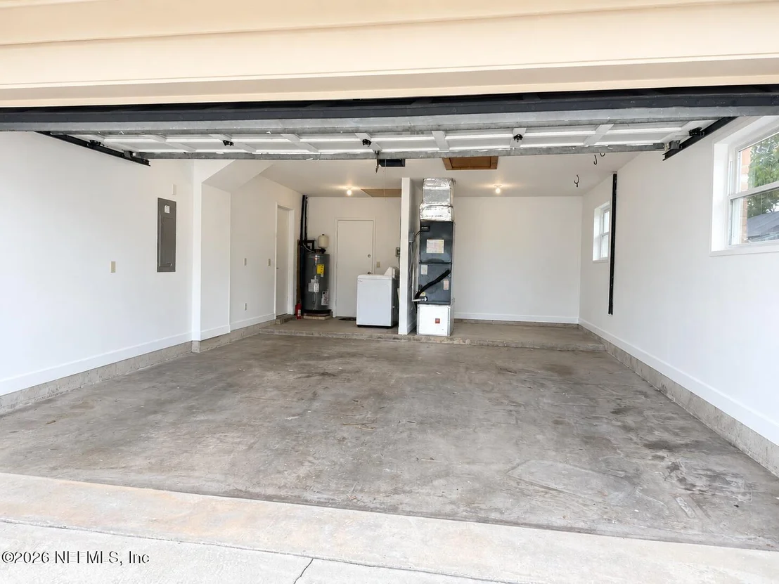 Photo of 9042 WARWICKSHIRE Road