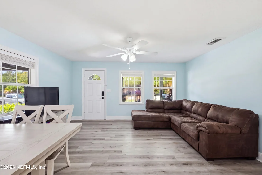 Photo of 1745 HILLTOP Boulevard