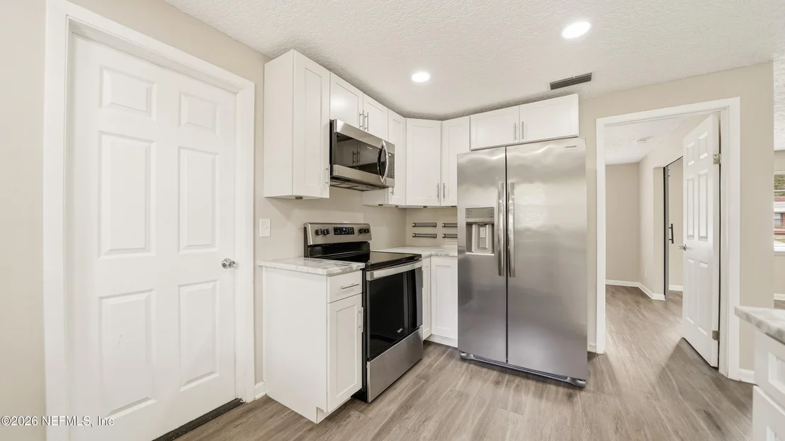 Photo of 586 MADEIRA Drive