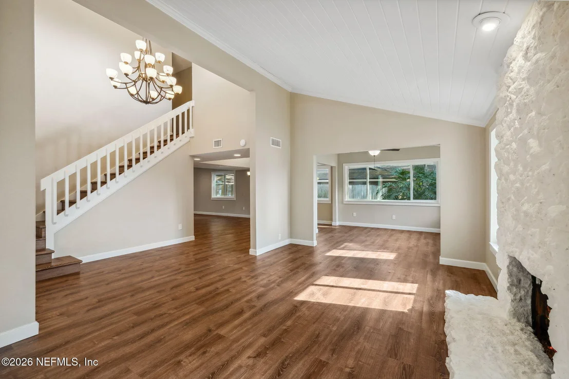 Photo of 4425 BEACON Drive W