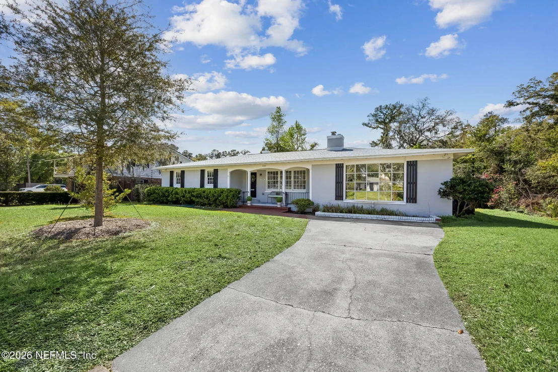 Photo of 4844 ALGONQUIN Avenue