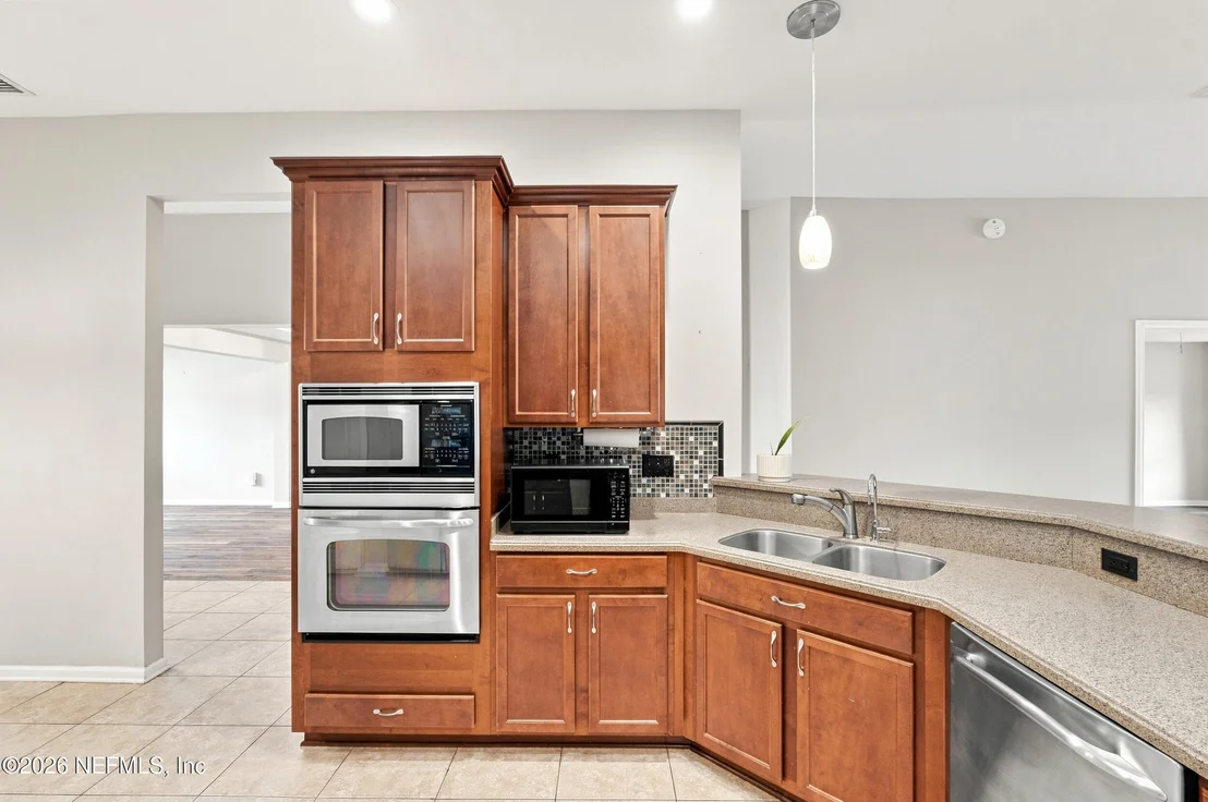 Photo of 285 W ADELAIDE Drive