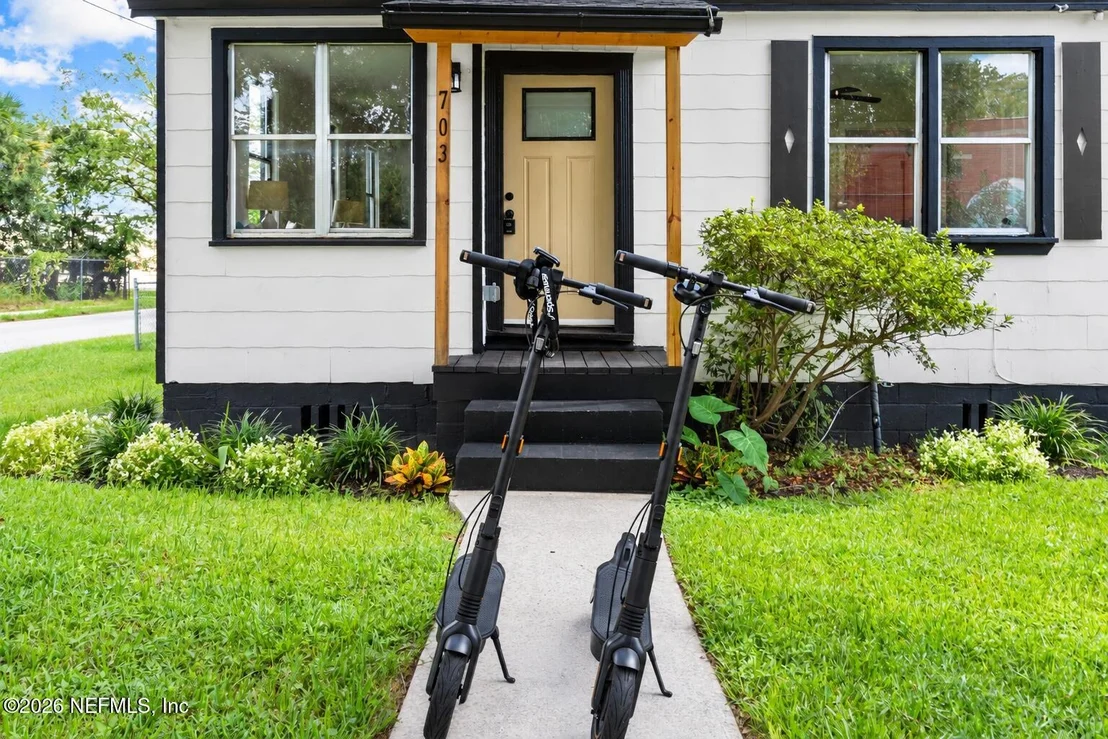 Photo of 703 KING Street