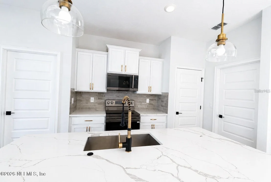 Photo of 14 RENSHAW Drive