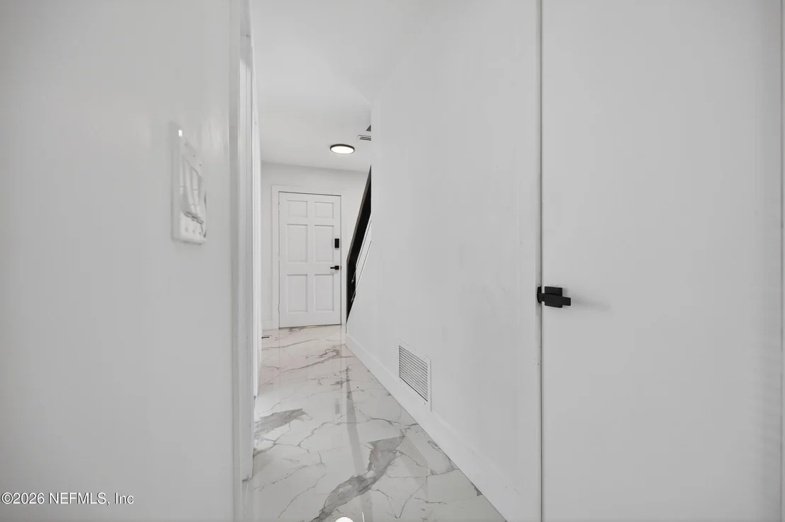 Photo of 1407 GRANDVIEW Drive