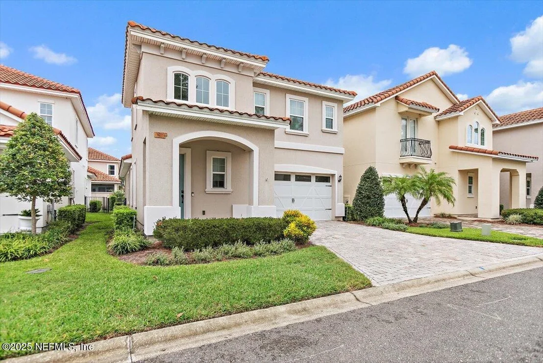 Photo of 96014 ENCLAVE Manor