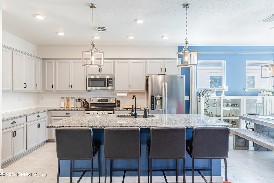 Photo of Unit 6 at 12056 BRIDGEHAMPTON Road