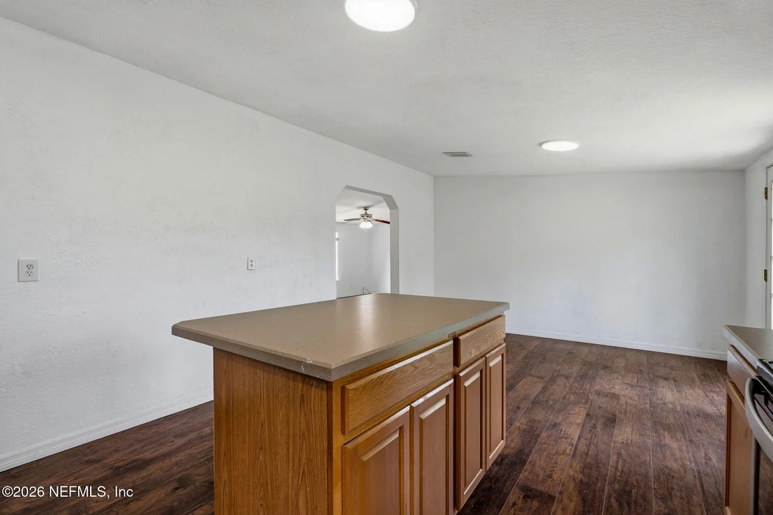 Photo of 2775 LIGHTNING Way