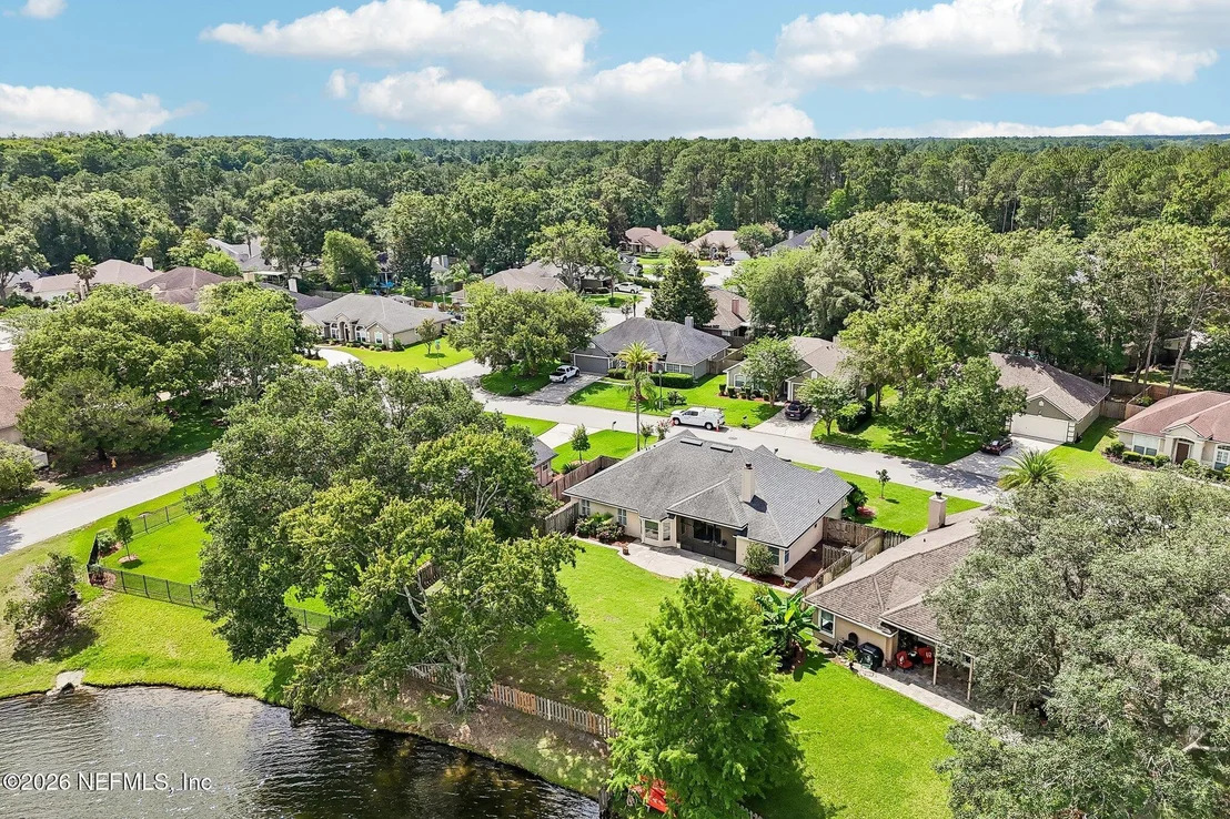 Photo of 372 MAPLEWOOD Drive