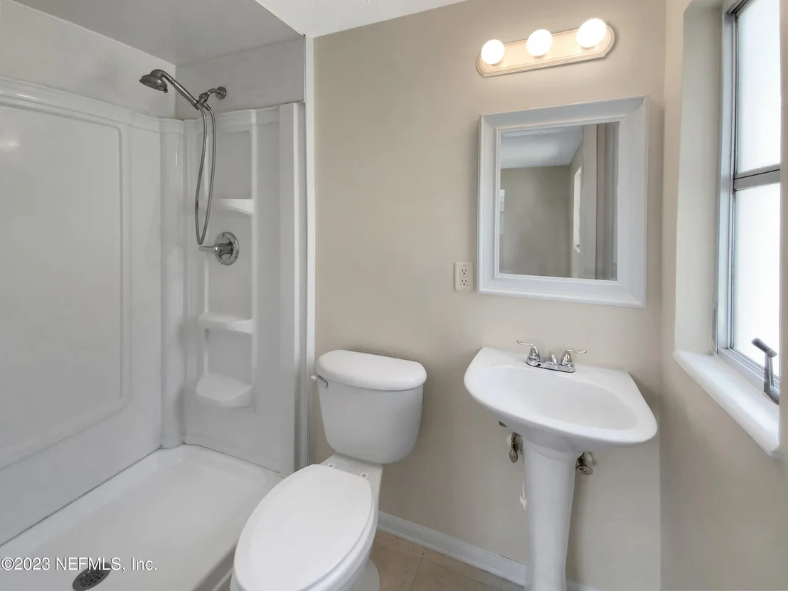 Photo of 413 SIGSBEE Road