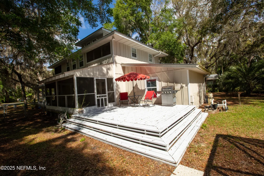 Photo of 303 SE 3RD Avenue