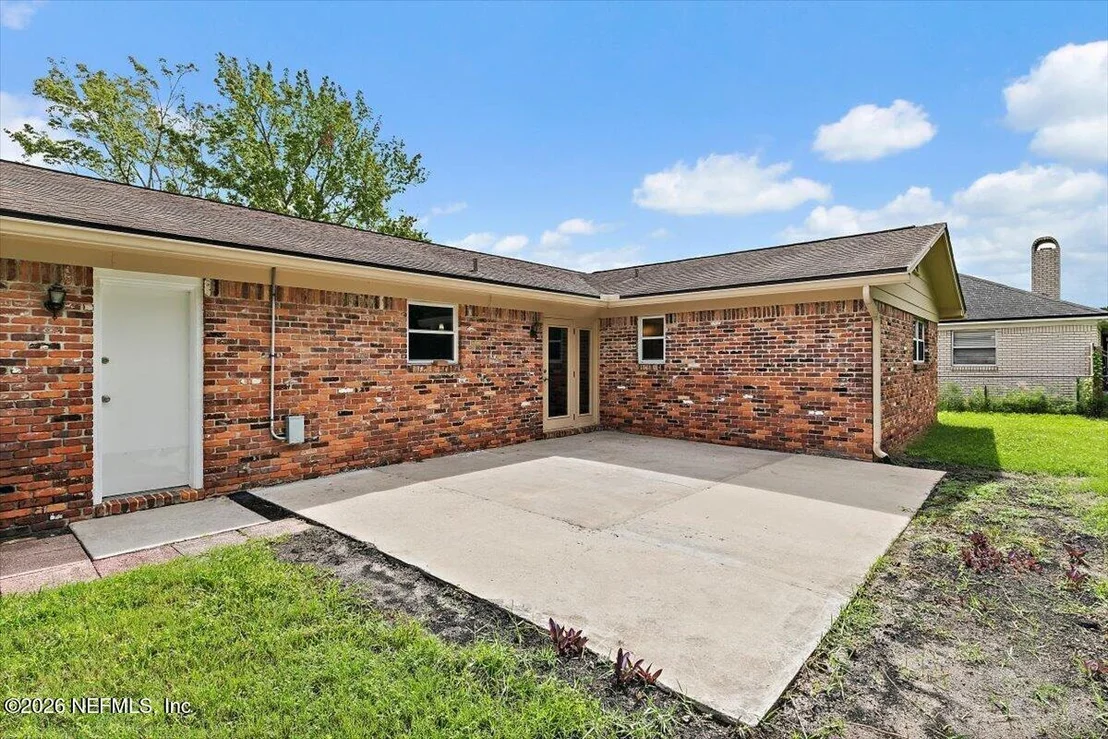 Photo of 9042 WARWICKSHIRE Road