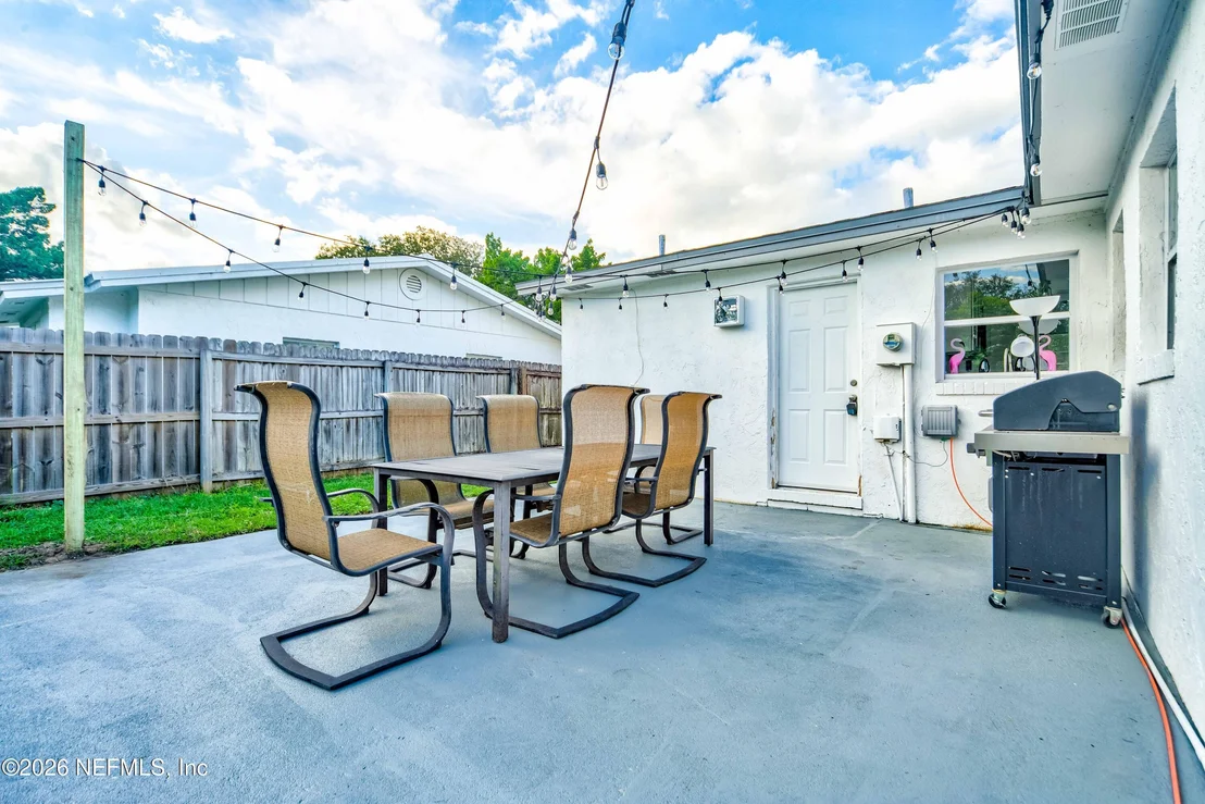 Photo of 217 CARVER Street W