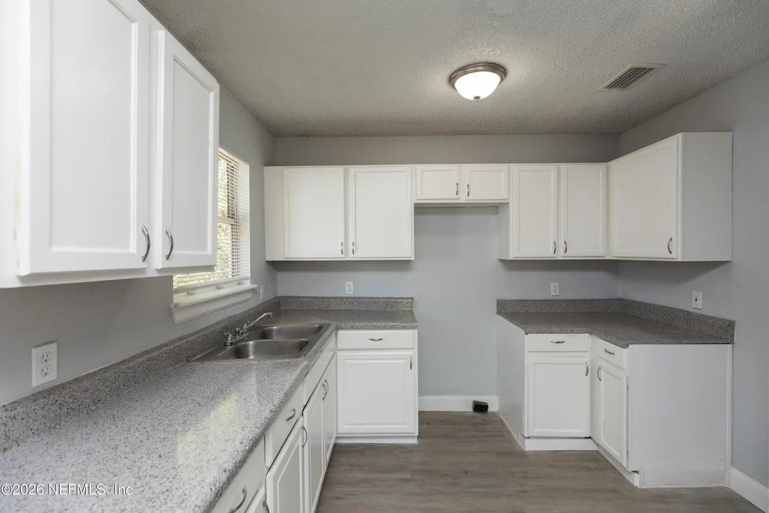 Photo of 1003 DANIEL Street