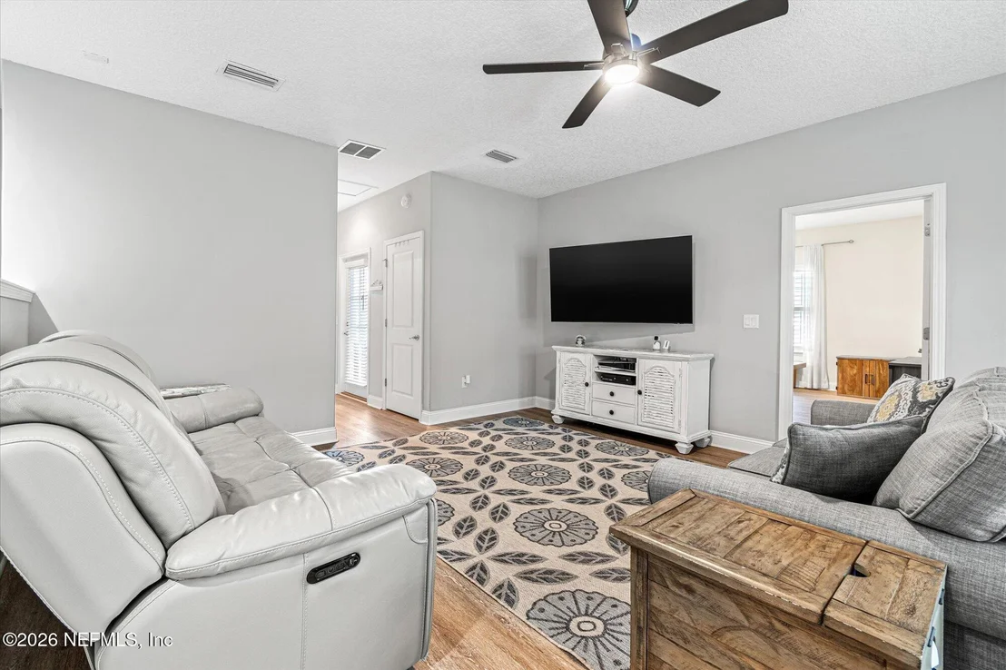 Photo of 195 GLENNEYRE Circle