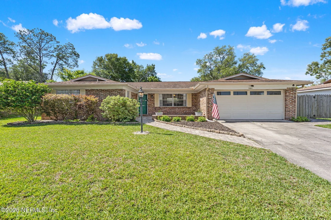 Photo of 1661 BARTLETT Avenue
