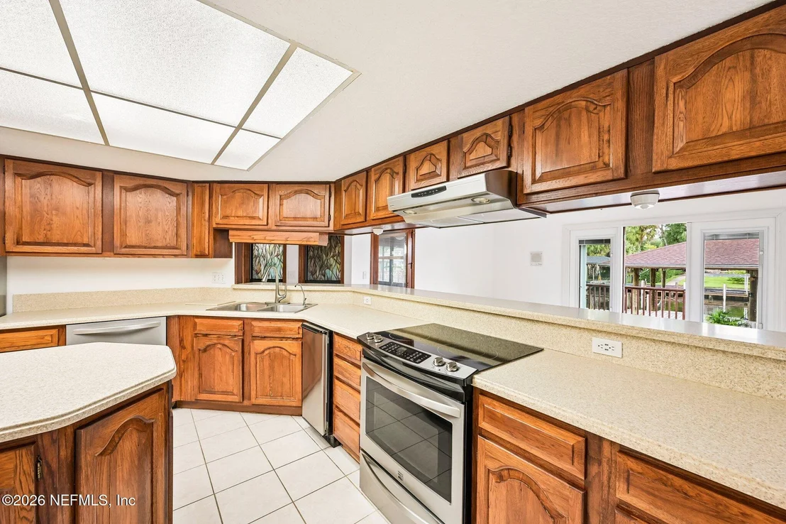 Photo of 331 OAK Drive S