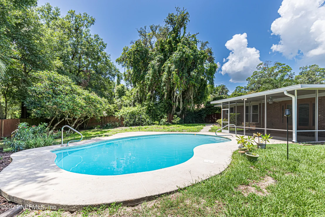 Photo of 2901 PACES FERRY Road S