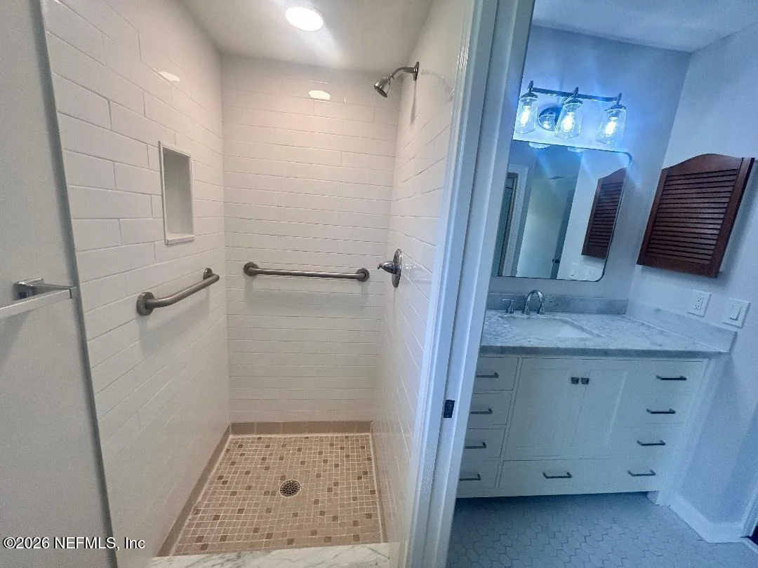 Photo of 702 NIEVES Lane