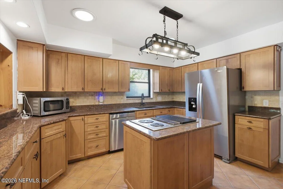 Photo of 1425 OAK HAVEN Road