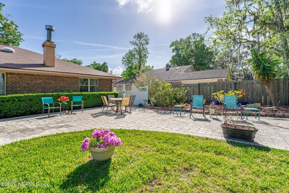 Photo of 752 CAMERON Drive