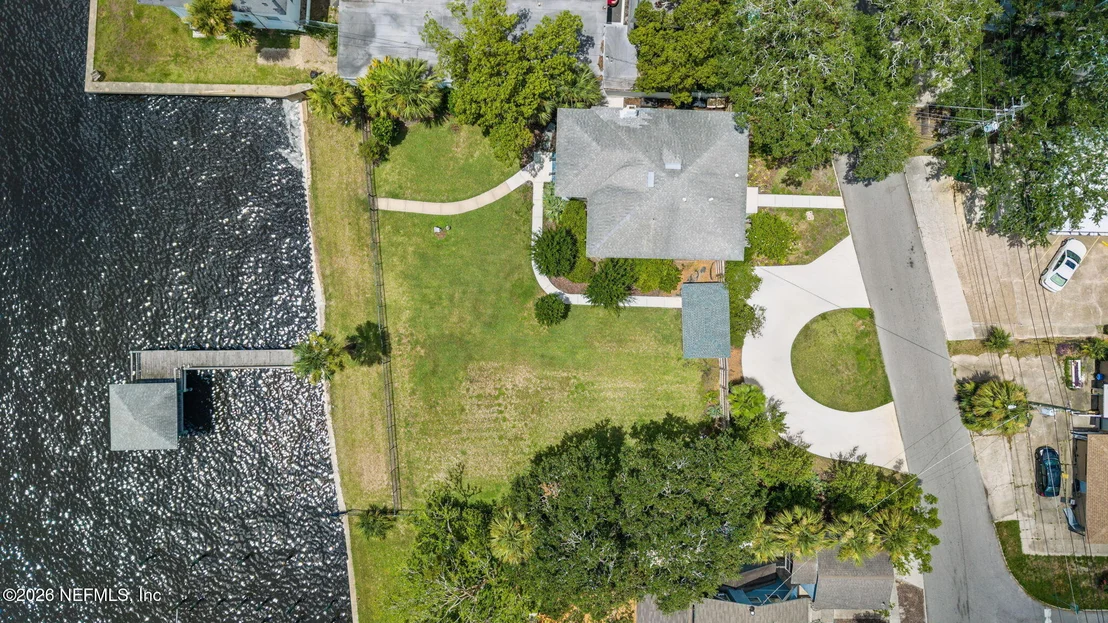 Photo of 1676 RIVER Road