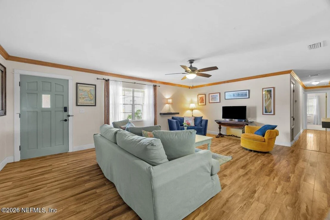 Photo of 409 LOBELIA Road
