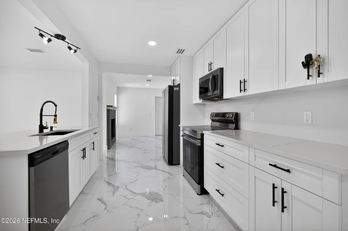 Photo of 1407 GRANDVIEW Drive