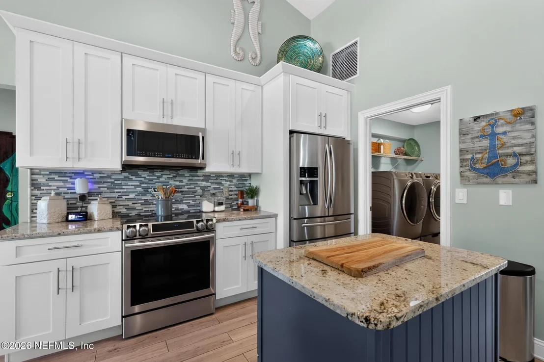Photo of 1115 PALM Circle
