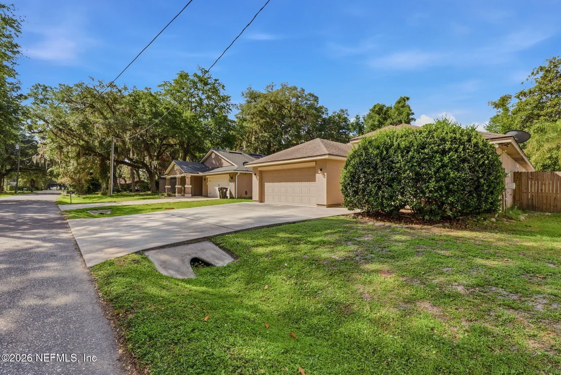 Photo of 880 CLAY Street