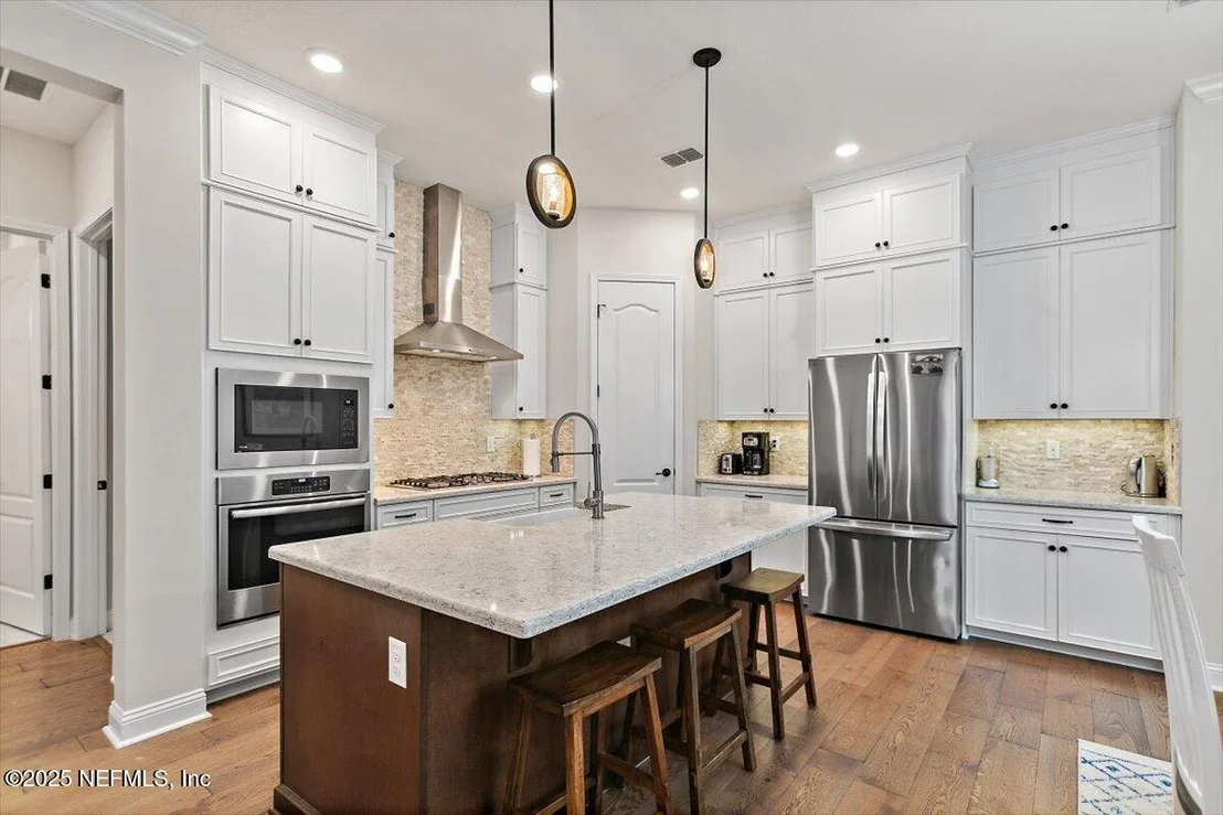 Photo of 96014 ENCLAVE Manor