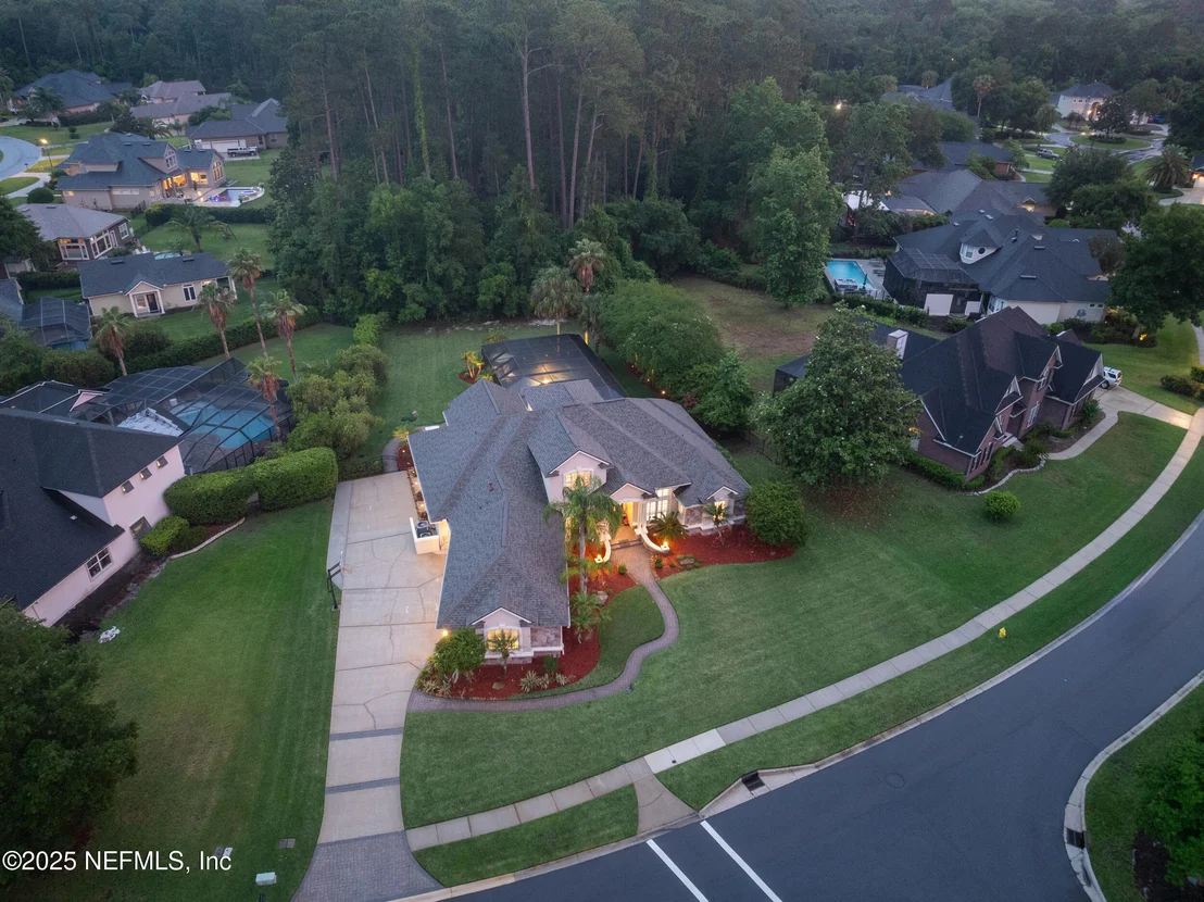 Photo of 389 SUMMERSET Drive