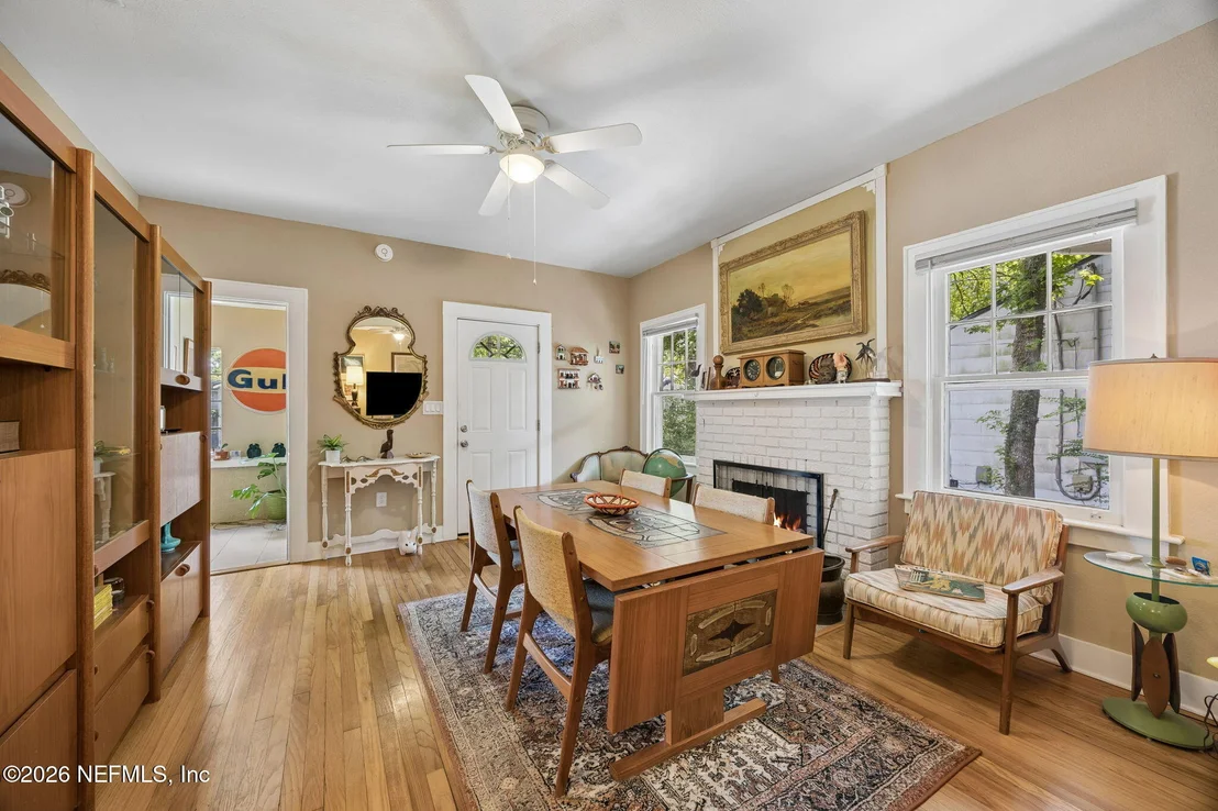 Photo of 4642 CRESCENT Street