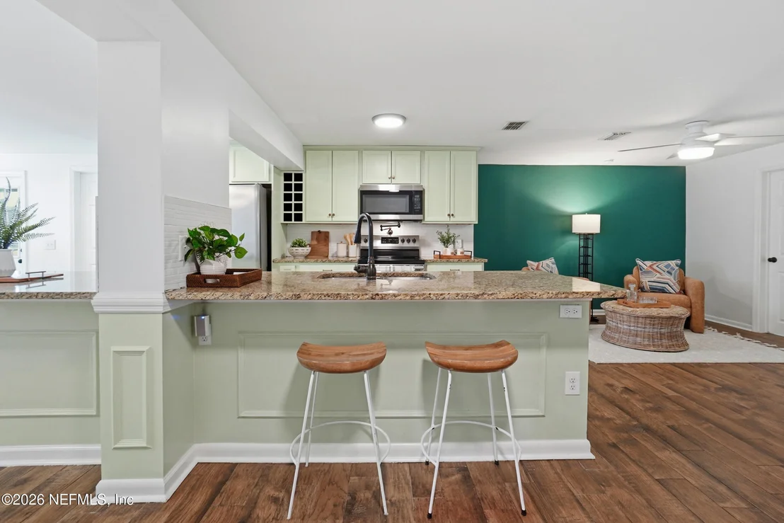 Photo of 466 MAKO Drive