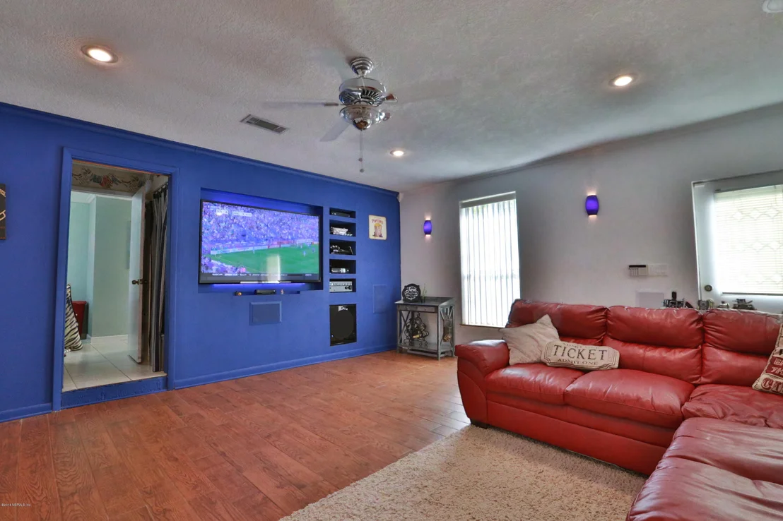 Photo of 4340 QUEENSWAY Drive