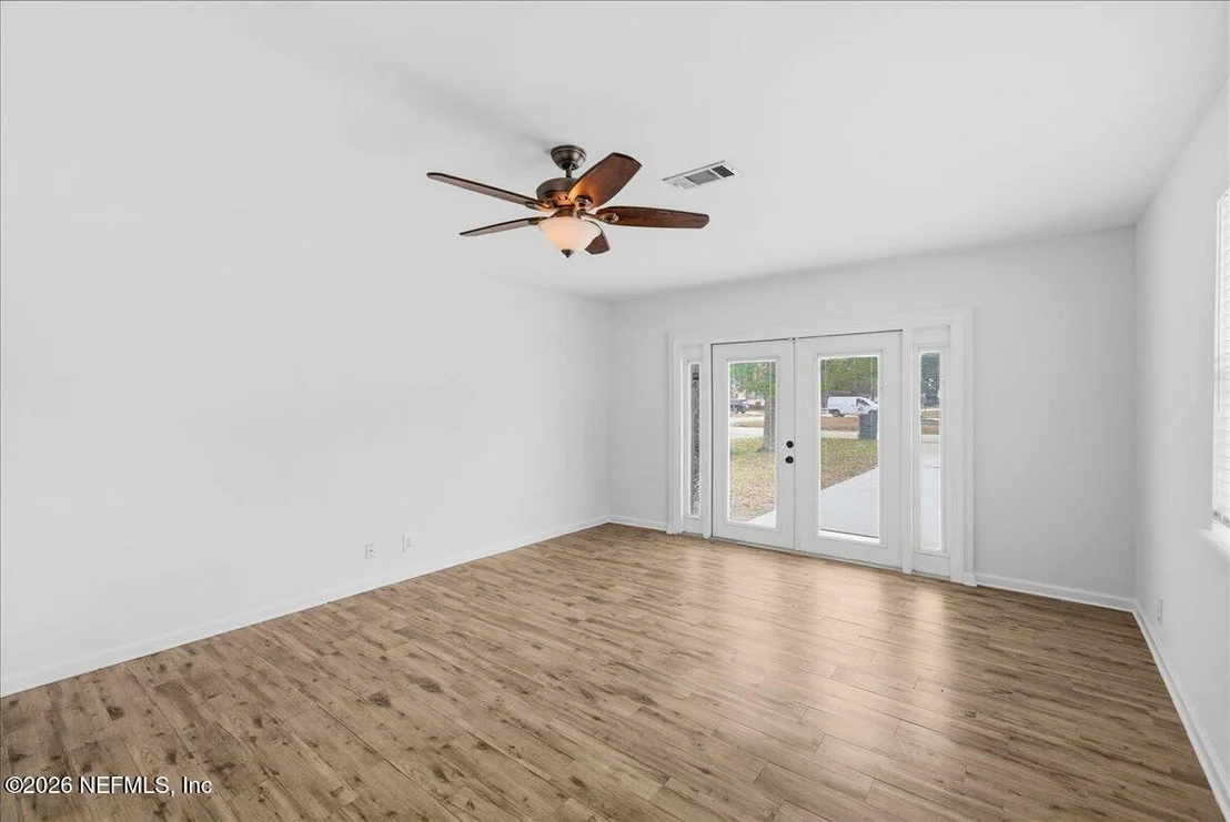 Photo of 425 3RD Street W