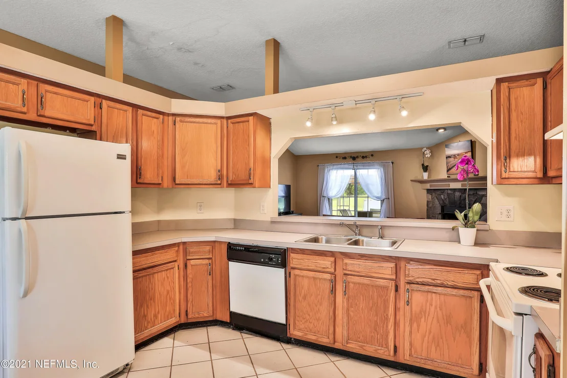 Photo of 3133 VERONICA Avenue