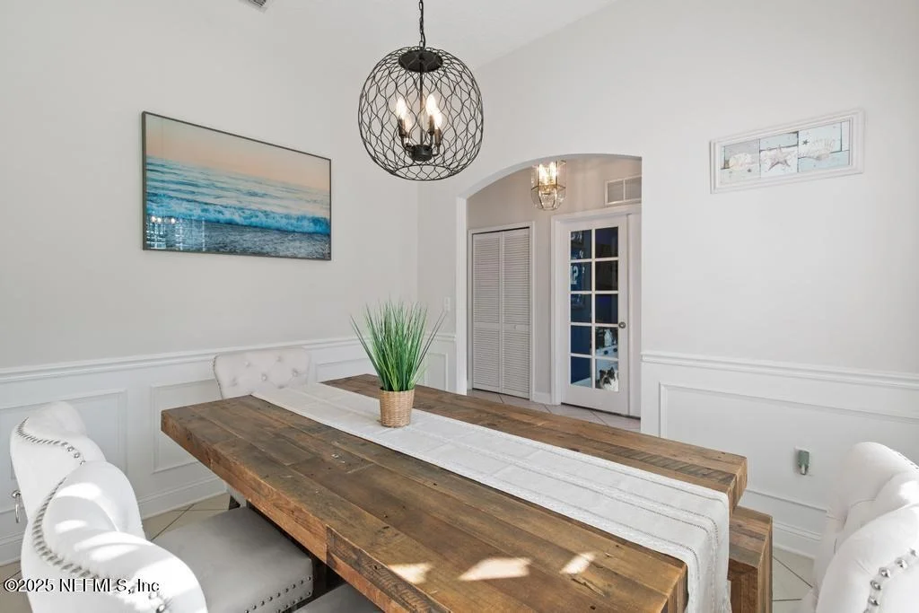 Photo of 10944 LOTHMORE Road