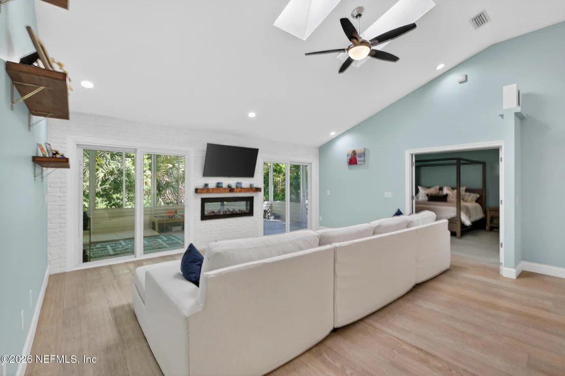 Photo of 104 OAK VIEW Circle