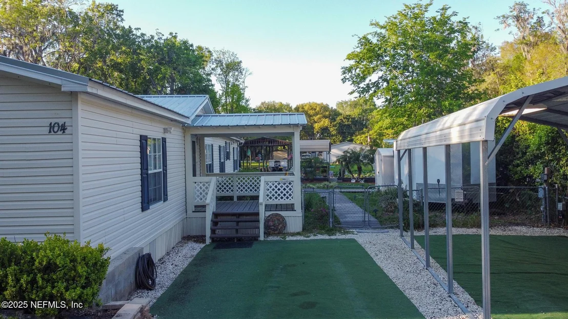 Photo of 104 BREEZEWOOD Circle