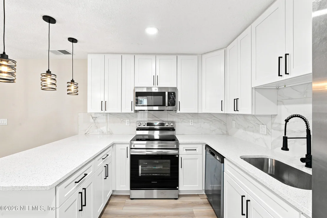 Photo of 5331 N NORTH RIVER Road