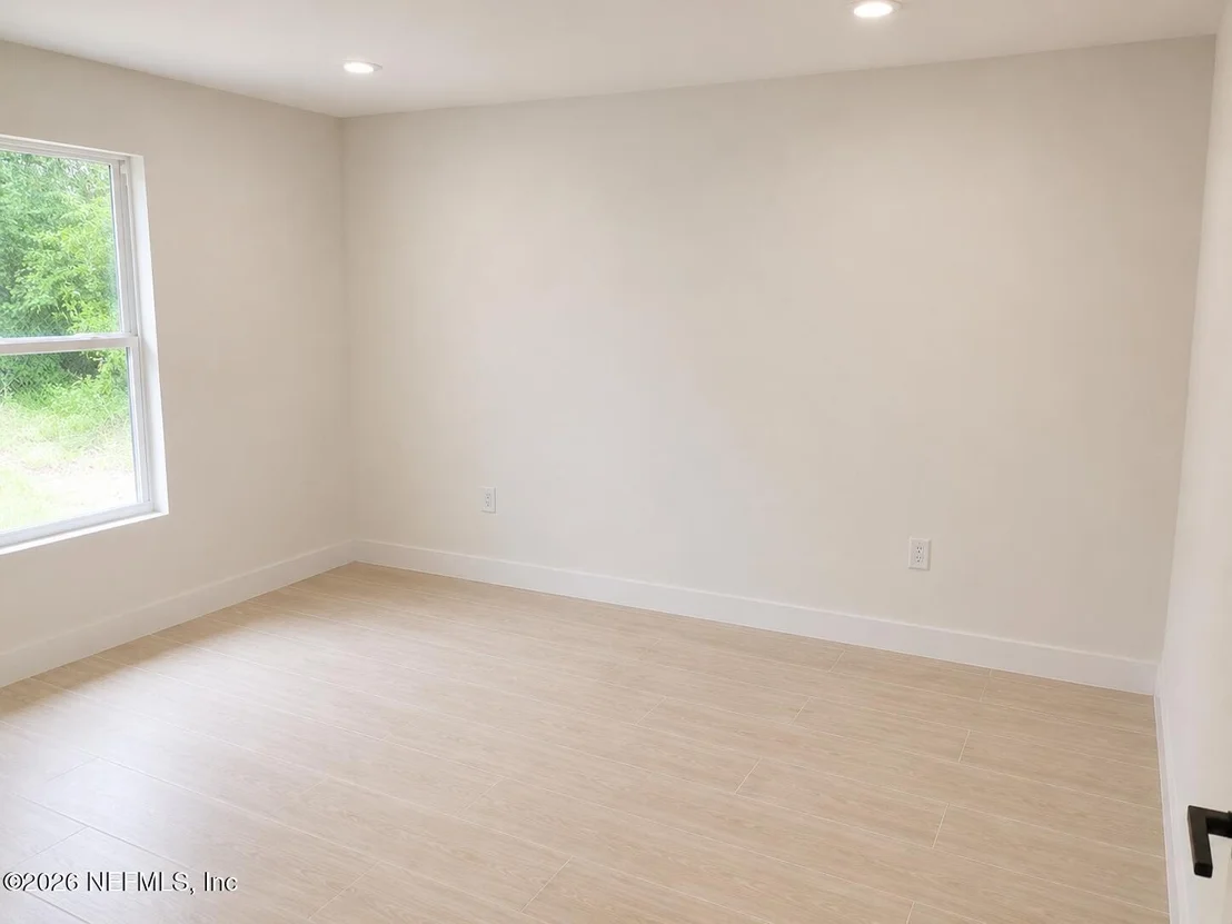 Photo of 4530 PUTNAM Avenue