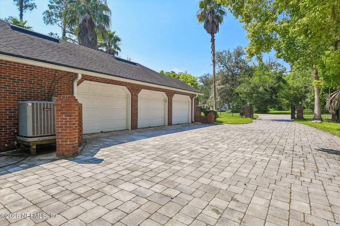 Photo of 3425 TROUT RIVER Boulevard
