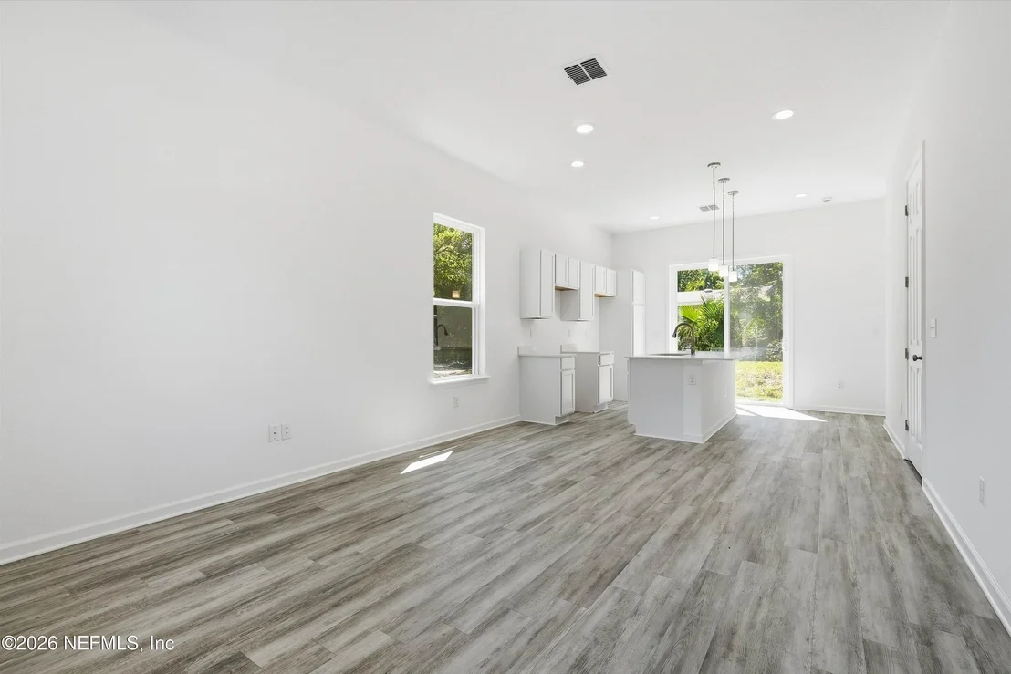 Photo of 863 W 6TH Street