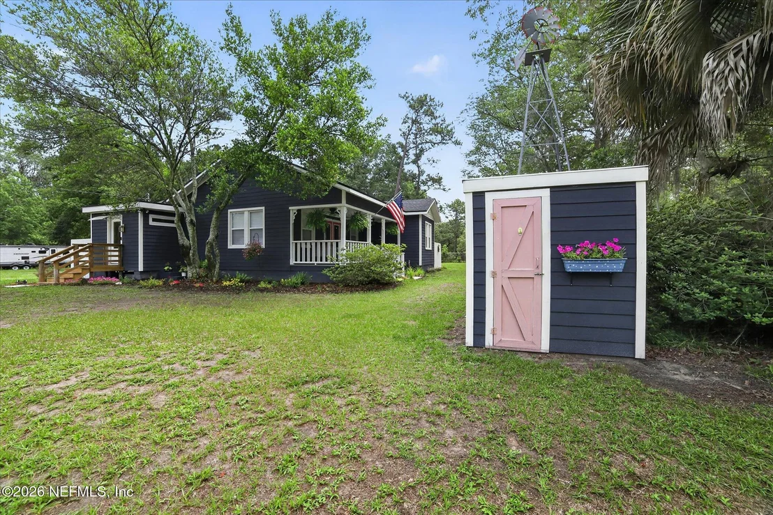 Photo of 28180 LAKE HAMPTON Road